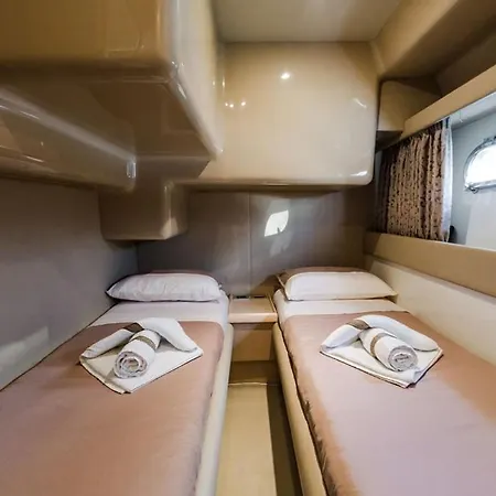 Ferretti 460