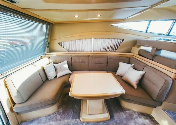 Botel Ferretti 460