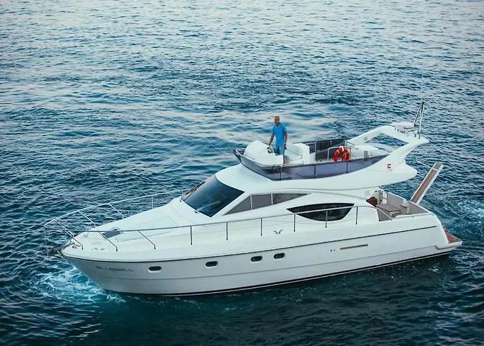 Botel Ferretti 460 *